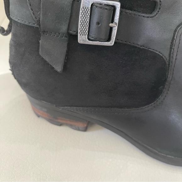 Sorel women’s Lolla Black Ankle Boots Nubuck leather and suede size 8 side zip - Picture 3 of 16